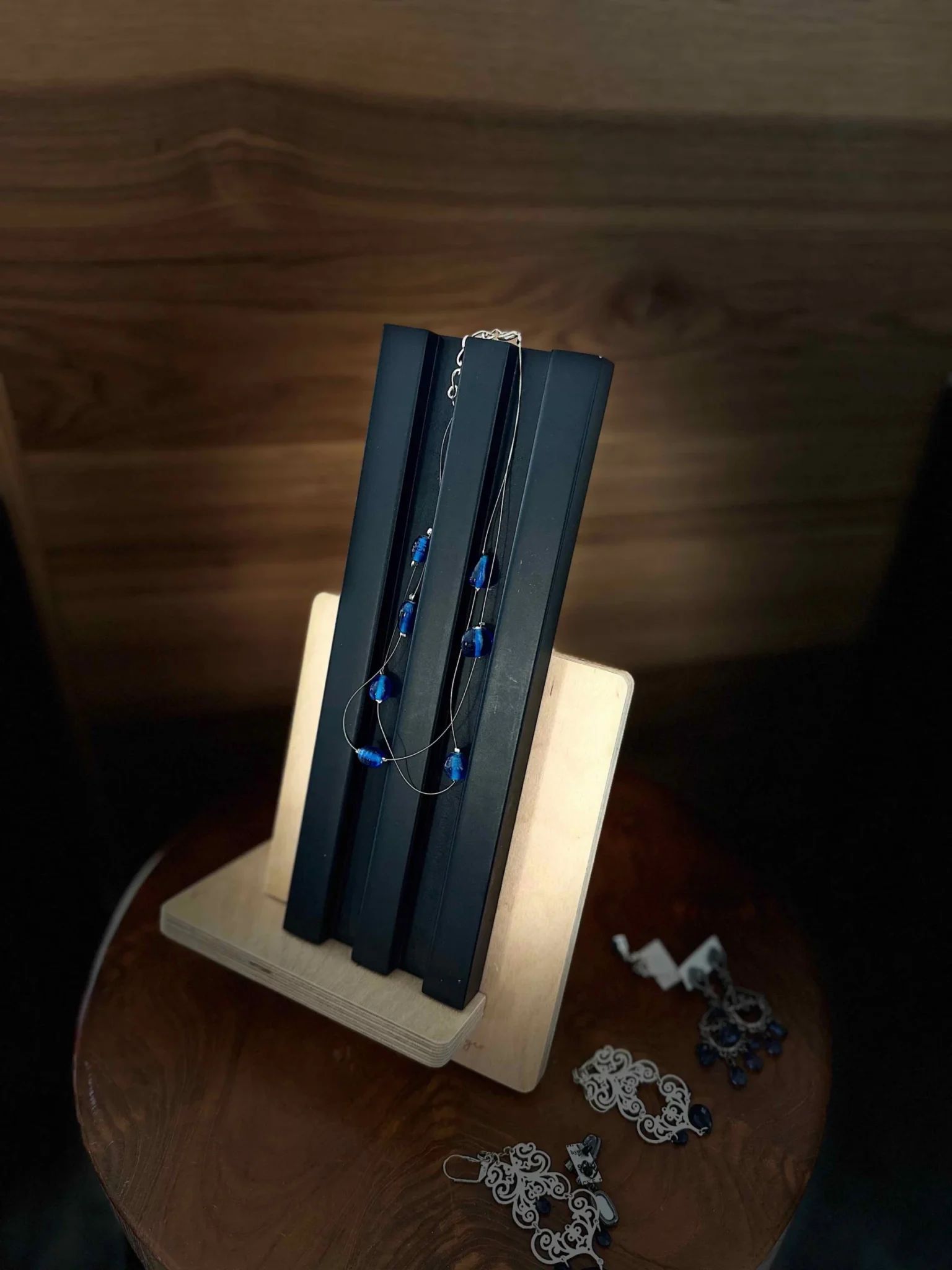 Image for Collier bleu et 3 paires de boucles d'oreilles