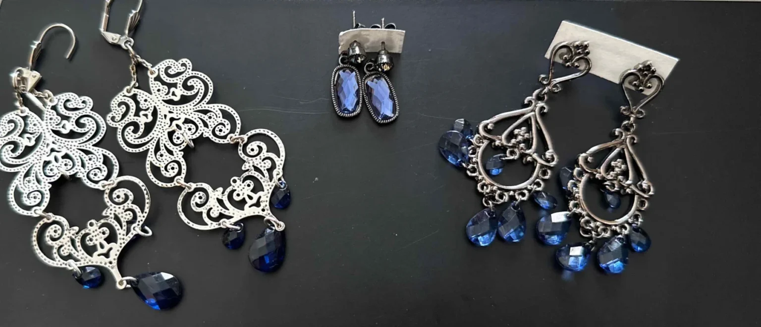 Image for Collier bleu et 3 paires de boucles d'oreilles