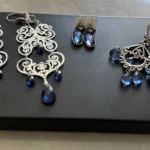 Thumbnail for Collier bleu et 3 paires de boucles d'oreilles
