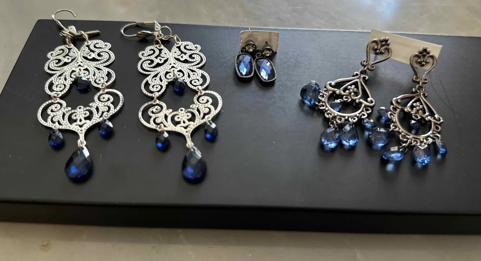 Image for Collier bleu et 3 paires de boucles d'oreilles