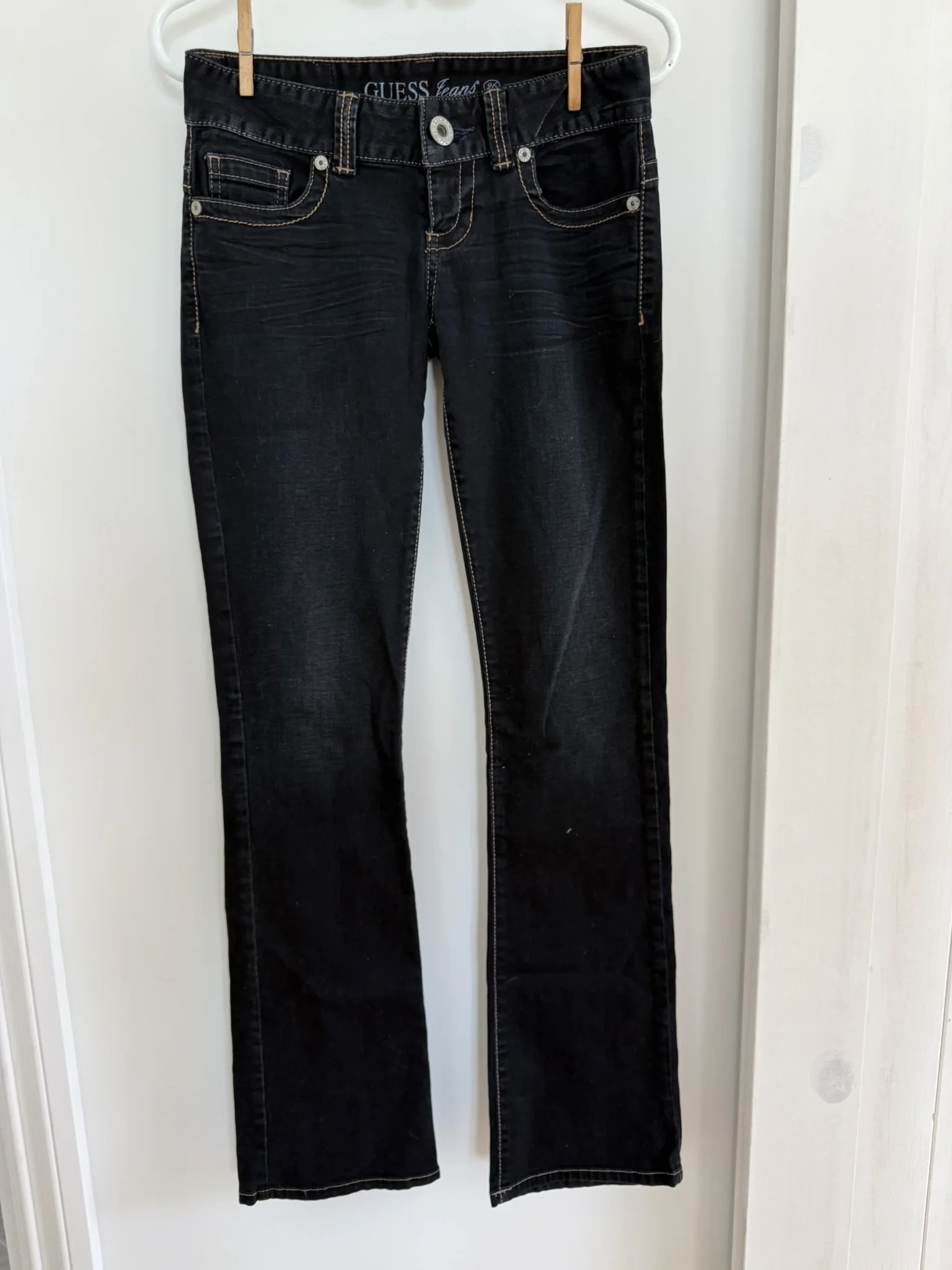 Featured image for Jeans Guess bleu foncé