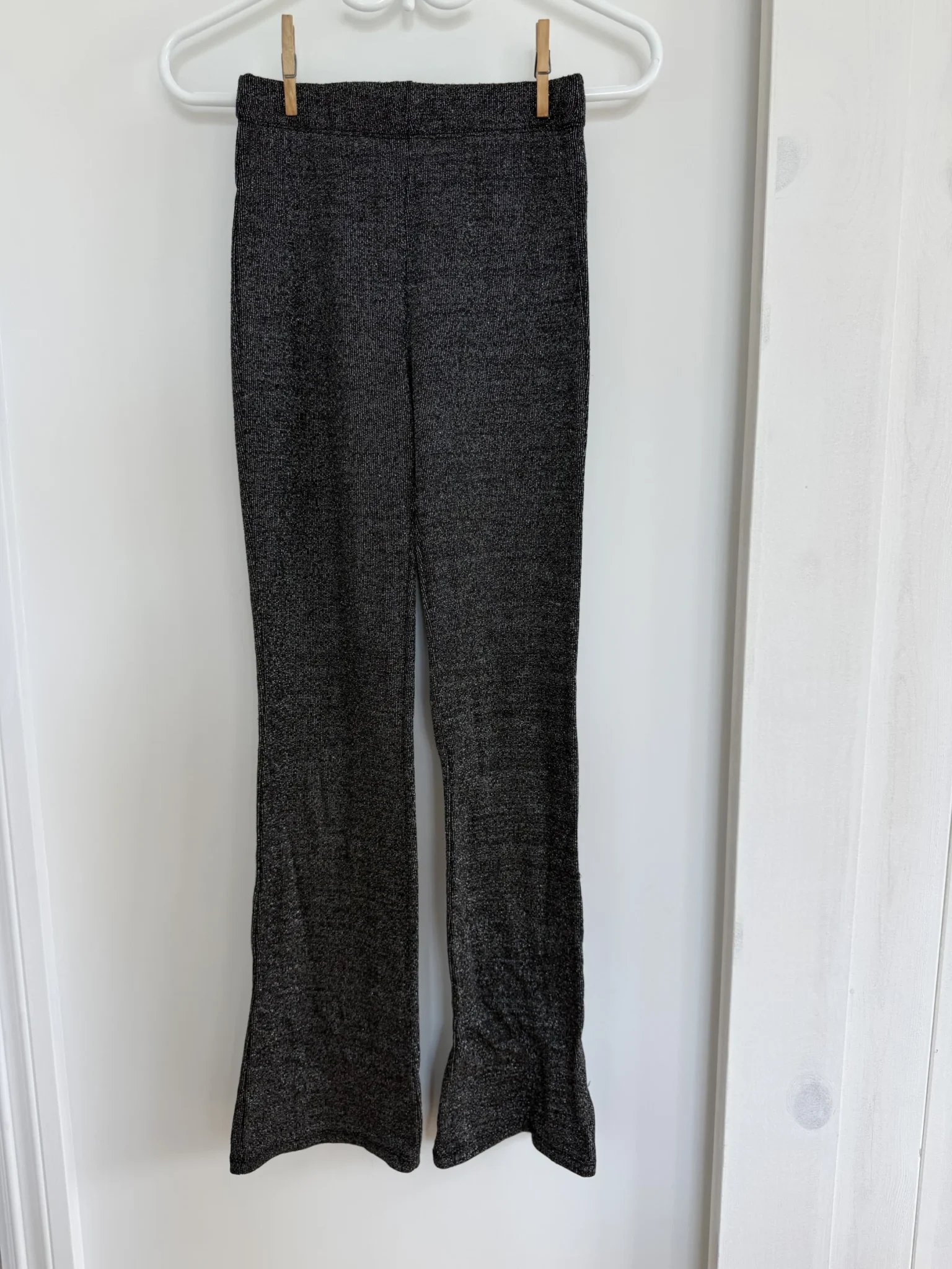 Featured image for Pantalon noir brillant extensible