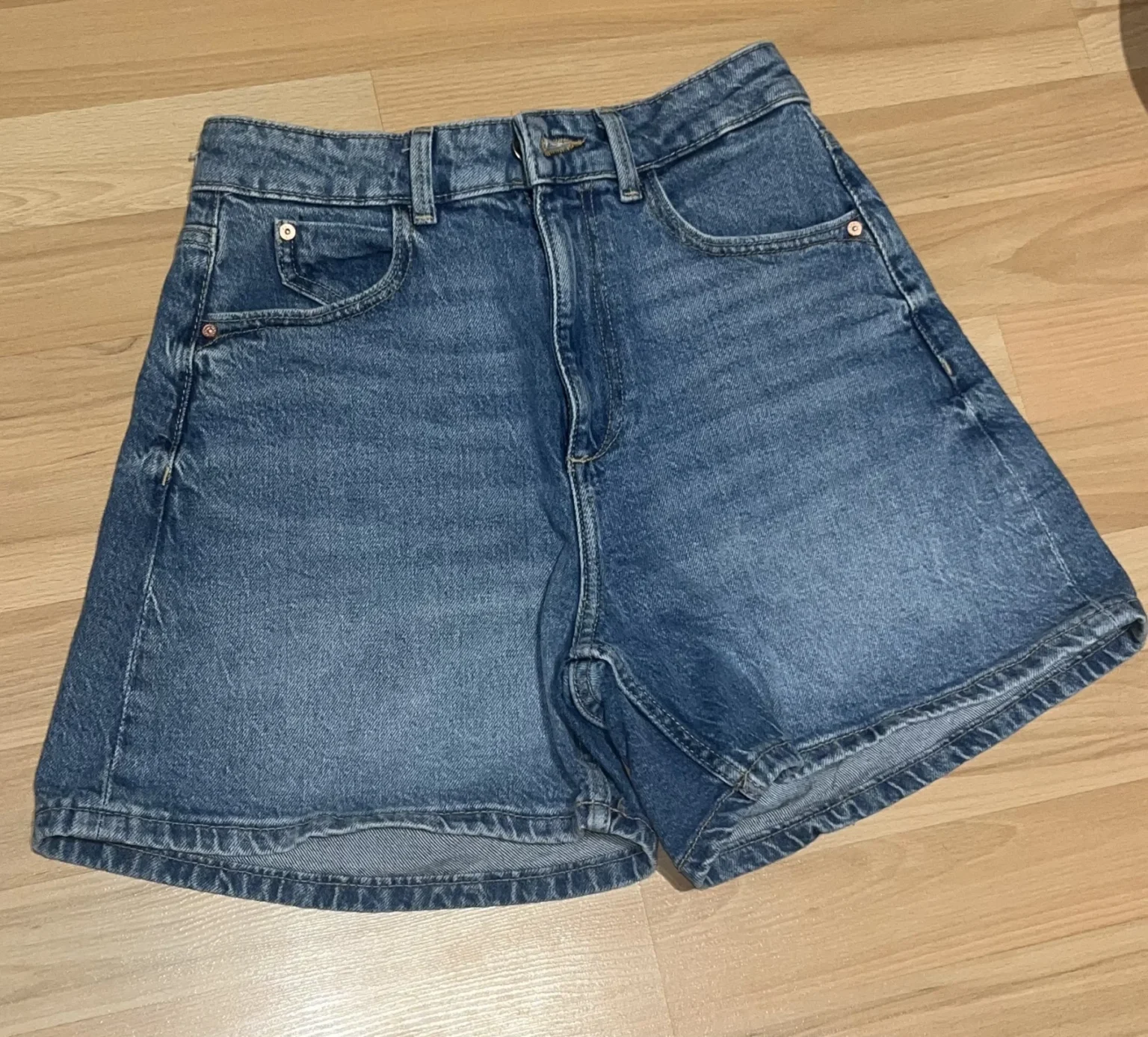 Featured image for COMME NEUVE Short en jeans Zara