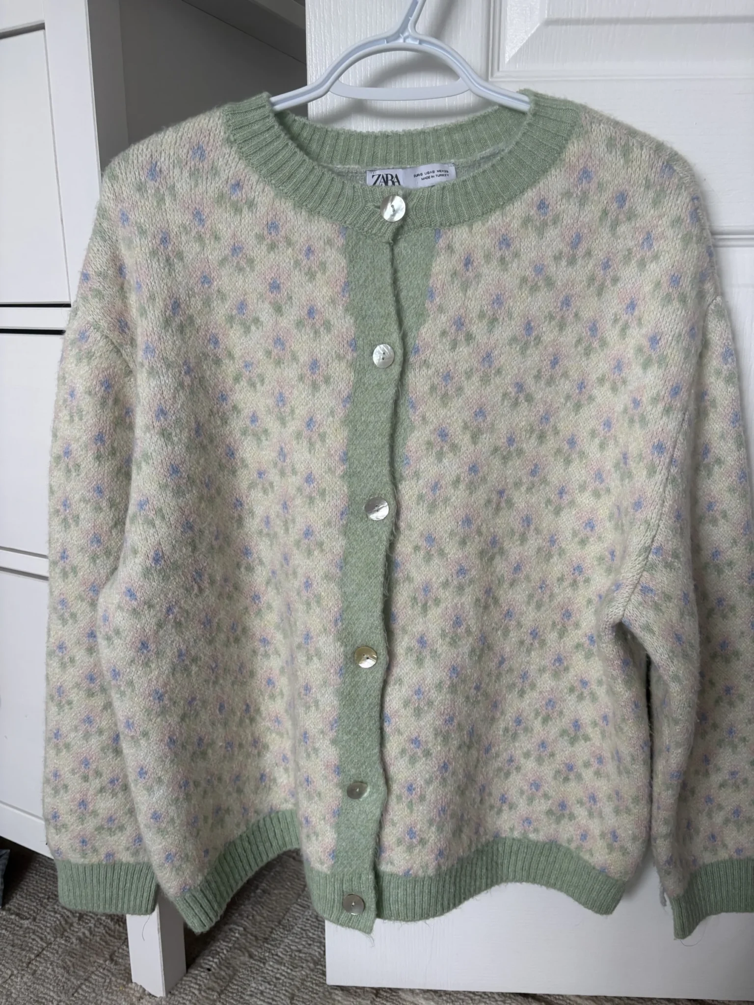 Featured image for Cardigan Zara fleuri