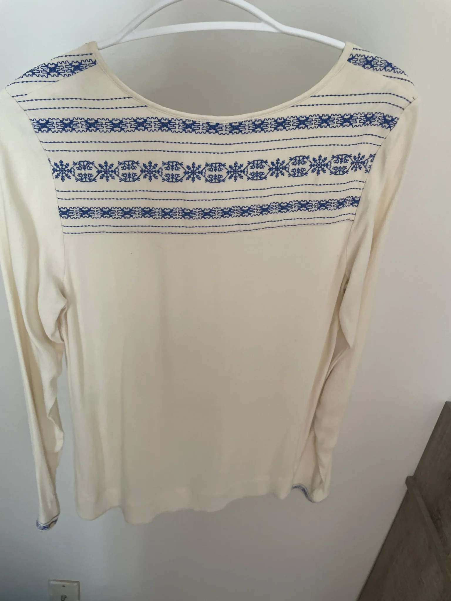 Featured image for Blouse Sézane brodée
