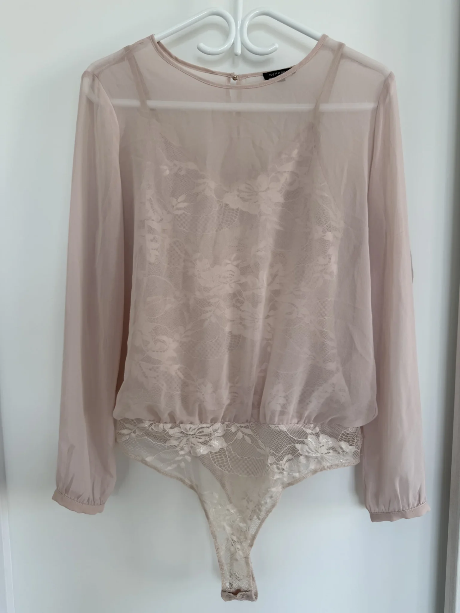 Featured image for Blouse avec léotard dentelle