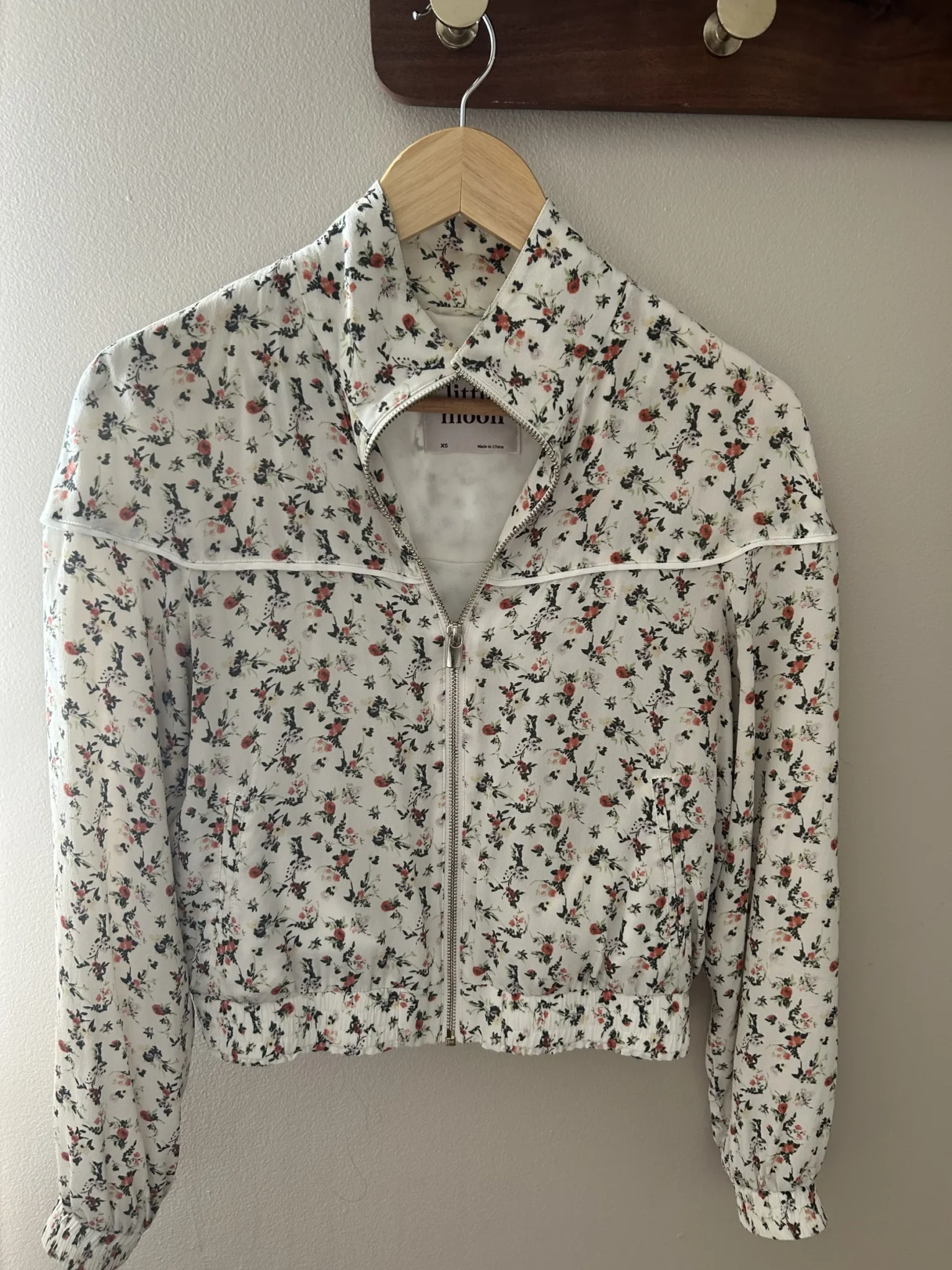 Featured image for Petite veste fleurie - Sunday Best