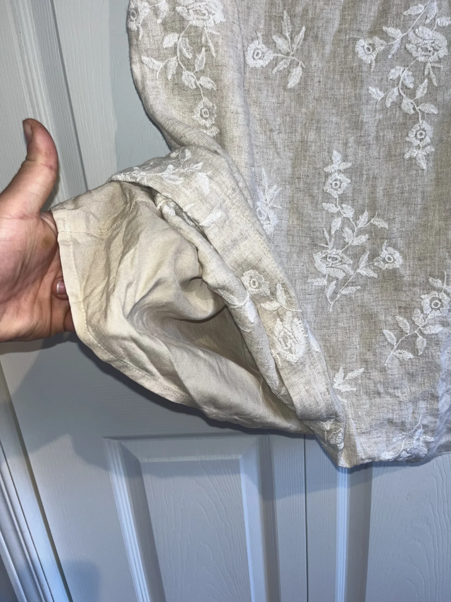 Image for Robe Abercrombie et Fitch en lin brodée avec col en V