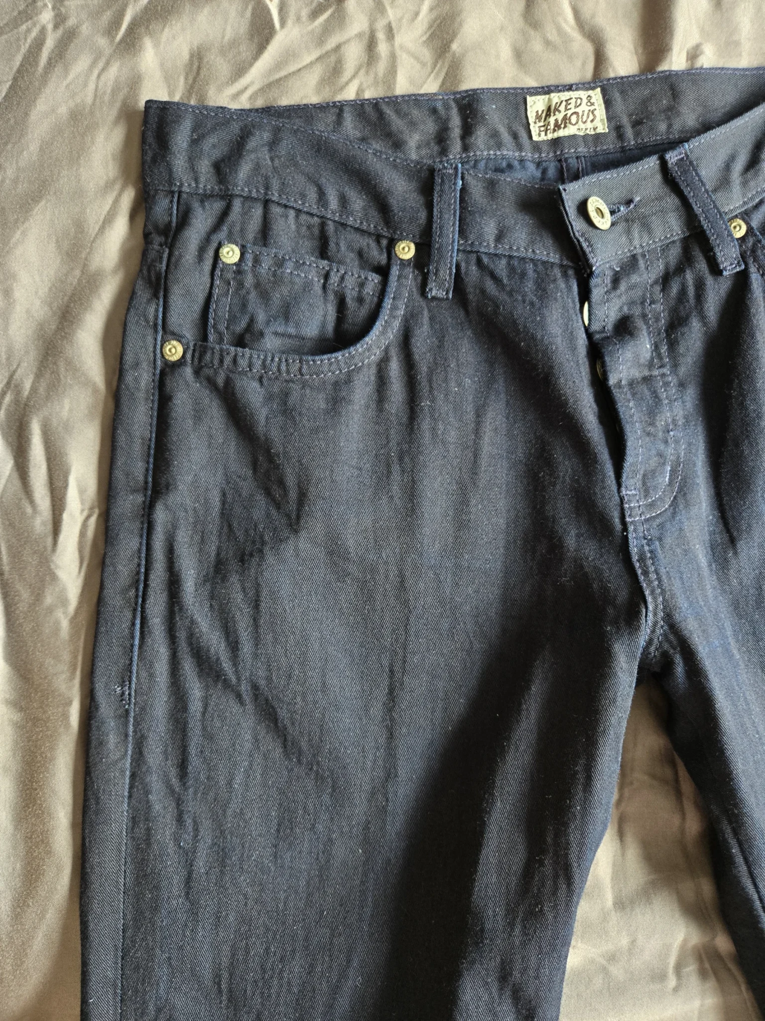 Image for Jean Naked and Famous fait à Montréal