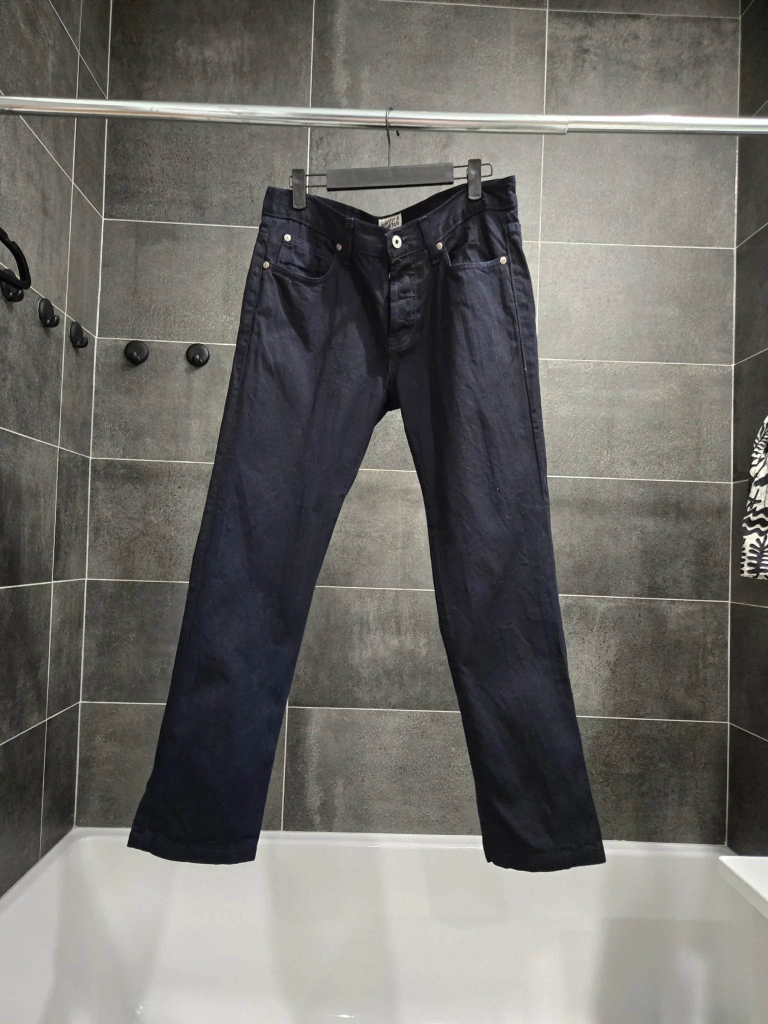 Image for Jean Naked and Famous fait à Montréal