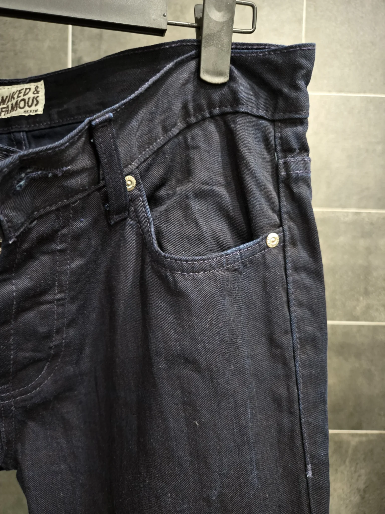 Image for Jean Naked and Famous fait à Montréal
