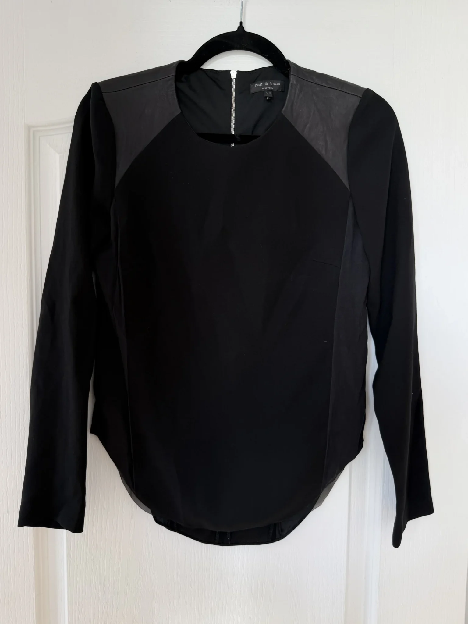 Featured image for Blouse Rag and Bone taille XS en cuir et soie noir