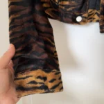 Thumbnail for Veste Tommy Hilfiger taille L motif tigré