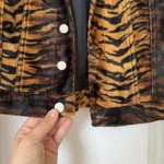 Thumbnail for Veste Tommy Hilfiger taille L motif tigré
