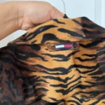 Thumbnail for Veste Tommy Hilfiger taille L motif tigré