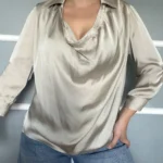 Featured thumbnail for Blouse Vince taille 6 écru doré col tombant