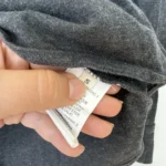 Thumbnail for Chandail Sézane taille S gris à paillettes doré et empiècements