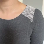 Thumbnail for Chandail Sézane taille S gris à paillettes doré et empiècements