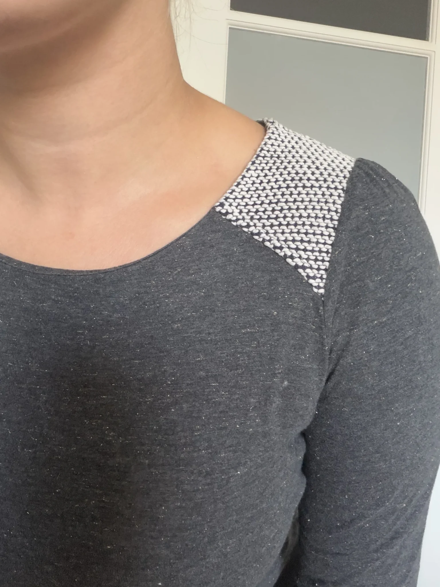 Image for Chandail Sézane taille S gris à paillettes doré et empiècements