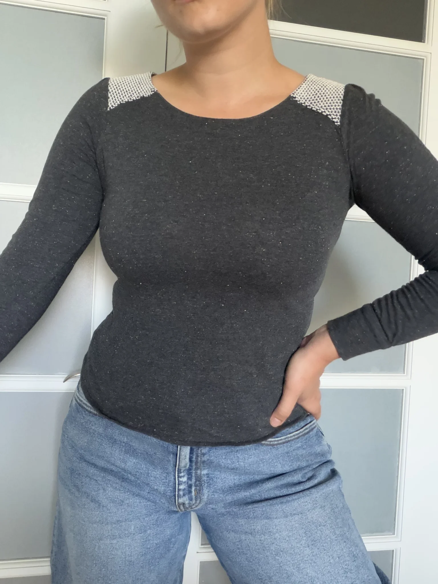 Image for Chandail Sézane taille S gris à paillettes doré et empiècements