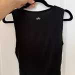 Thumbnail for Haut Alo Yoga taille S noir noué sur le devant