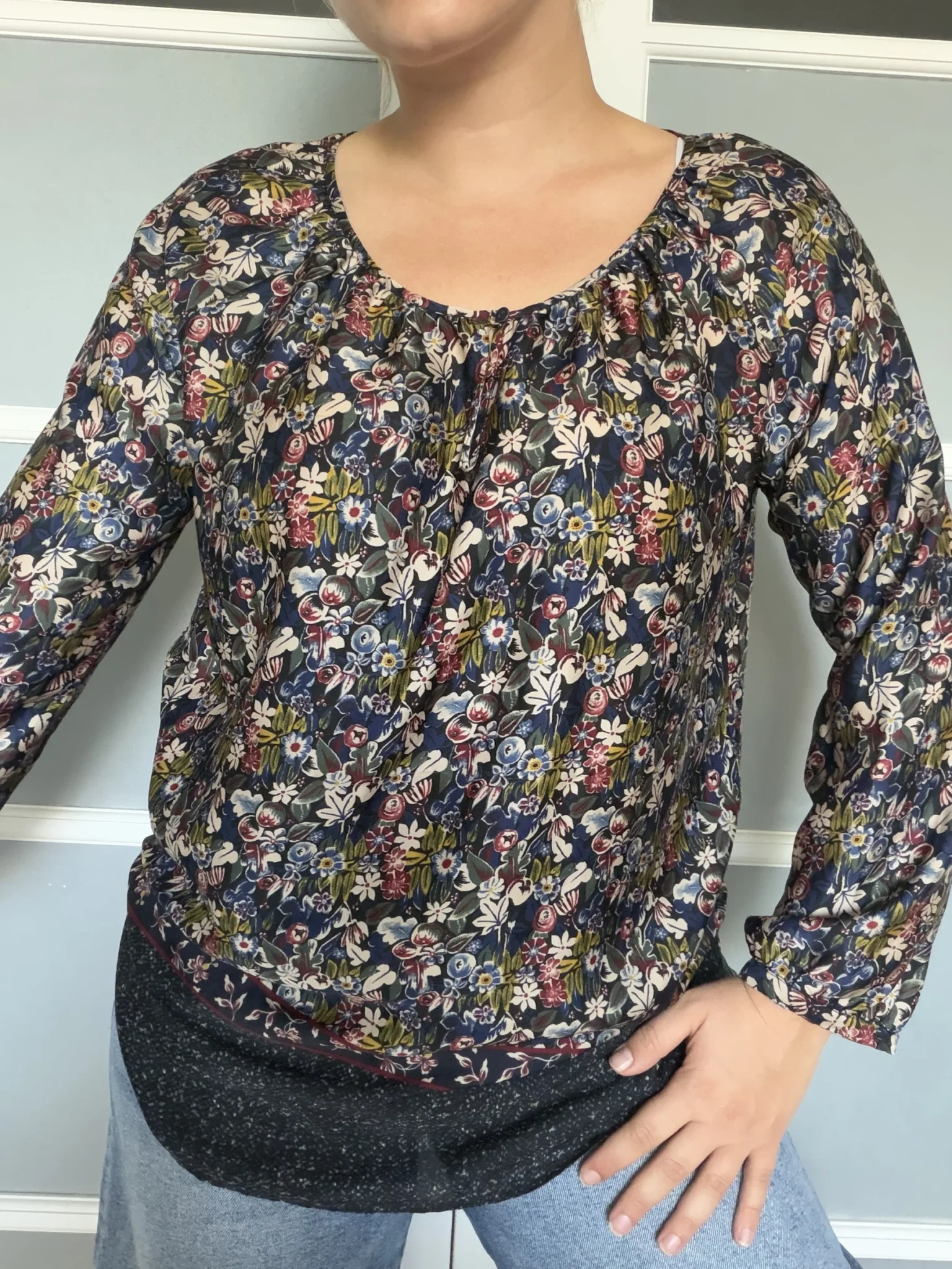 Featured image for Blouse Gérald Darel taille 38 fleuris bleu marine