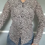 Featured thumbnail for Chemise Theory 100% soie motif léopard écru et marron