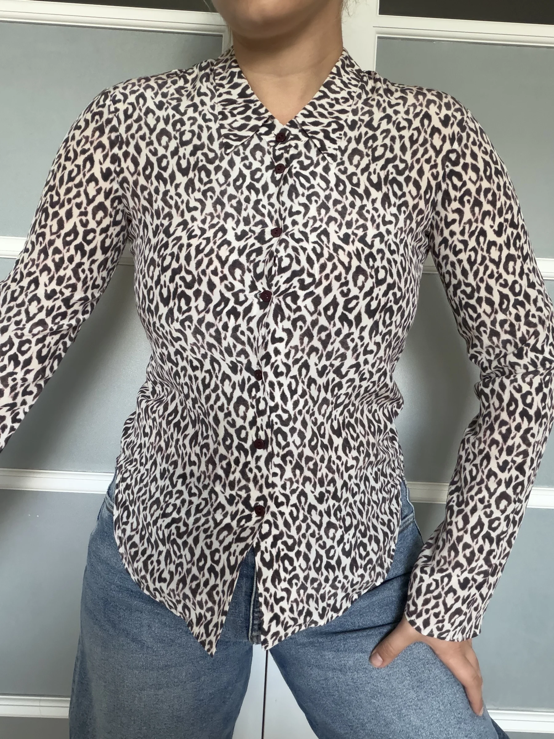 Chemise Theory 100% soie motif léopard écru et marron Theory seconde main