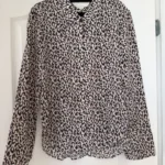 Thumbnail for Chemise Theory 100% soie motif léopard écru et marron