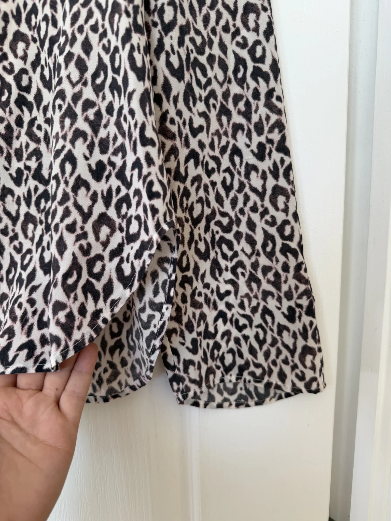 Image for Chemise Theory 100% soie motif léopard écru et marron