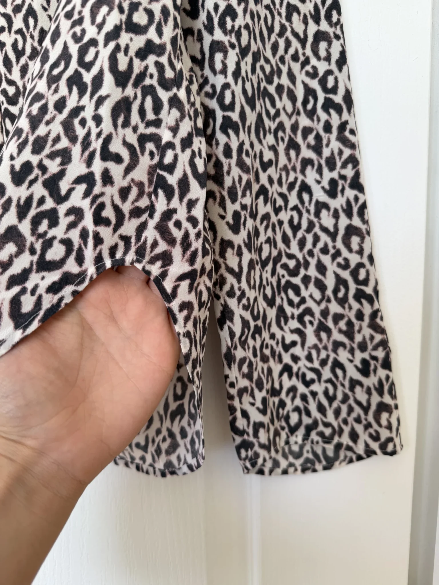 Image for Chemise Theory 100% soie motif léopard écru et marron