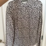 Thumbnail for Chemise Theory 100% soie motif léopard écru et marron