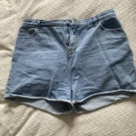 Featured thumbnail for Short jeans Les Basics