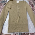 Featured thumbnail for Tricot fin avec boutons