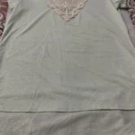 Featured thumbnail for Joli chandail orné de billes et dentelle