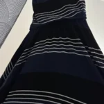 Thumbnail for Jolie robe ceintrée