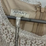 Thumbnail for Robe en dentelle blanche