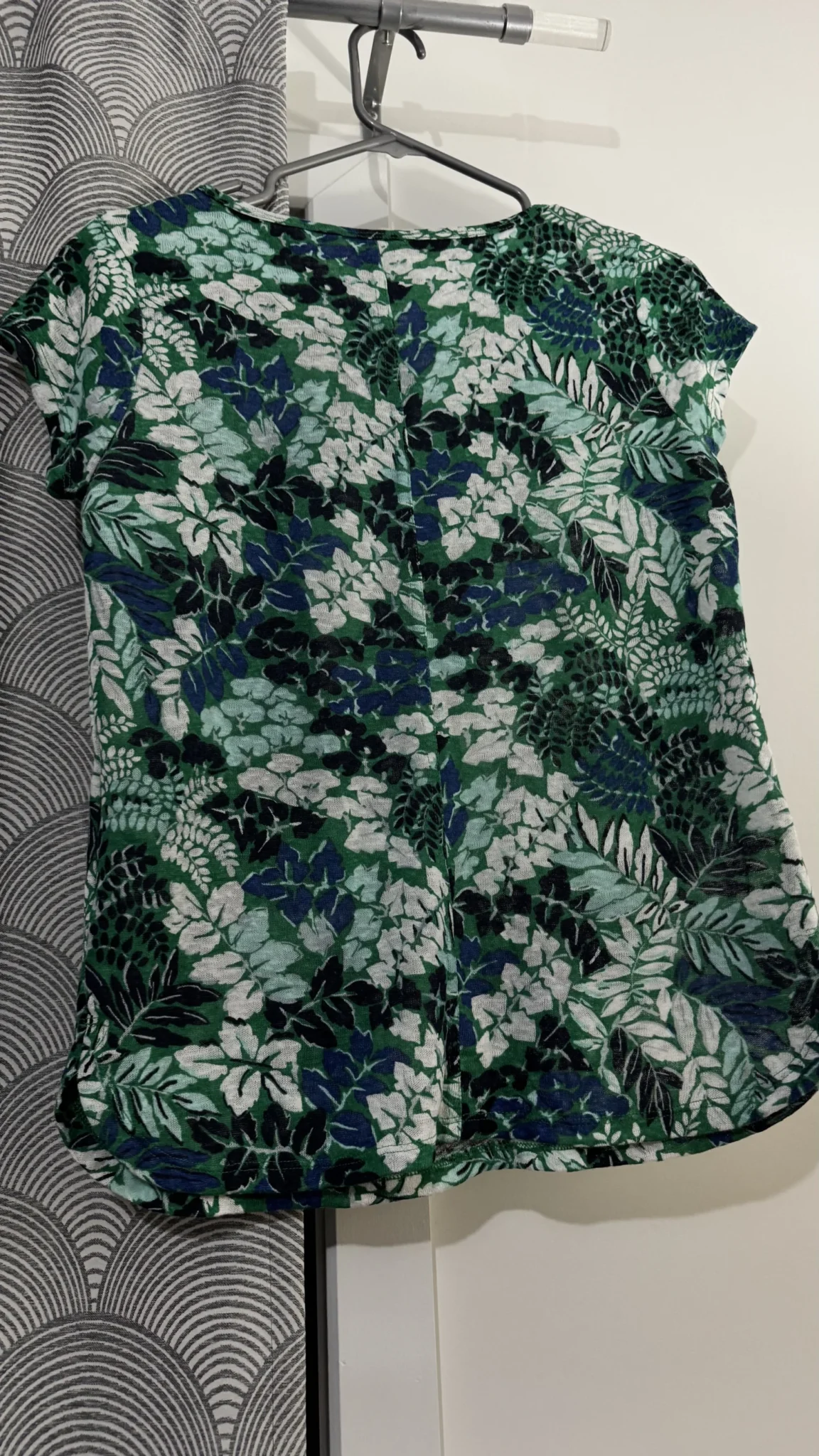 Image for Chandail fleuri