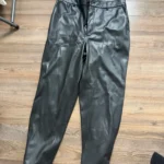 Featured thumbnail for Pantalon effet cuir