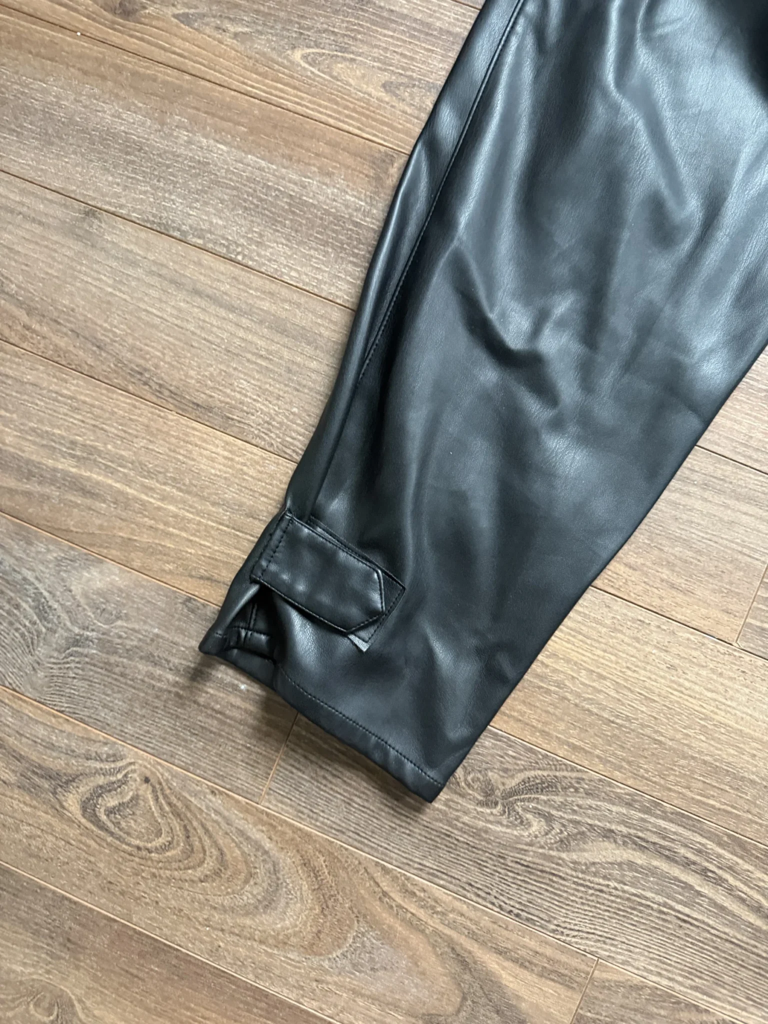 Image for Pantalon effet cuir