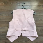 Thumbnail for Gilet rose avec bouton doré