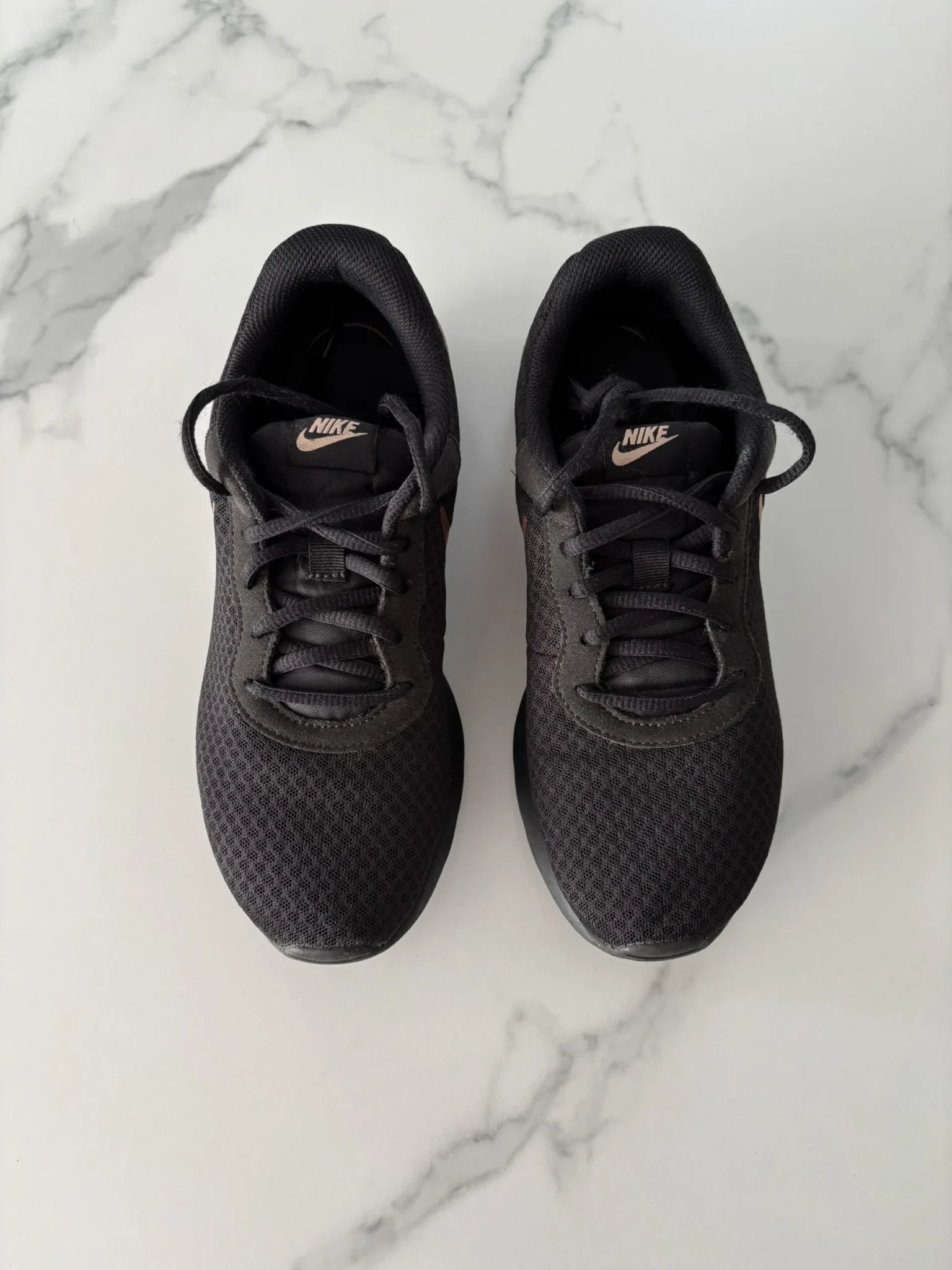 Image for Nike – Black and rose gold trainers
