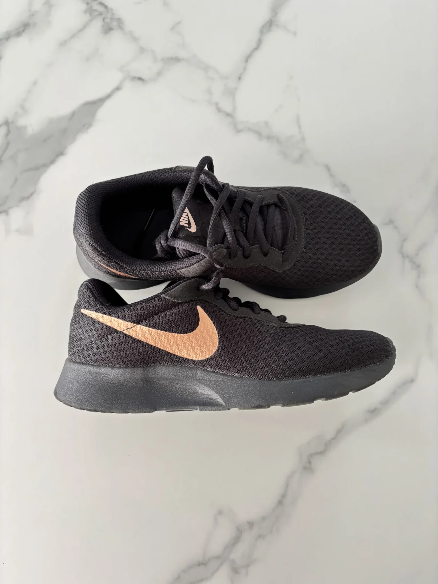 Image for Nike – Black and rose gold trainers