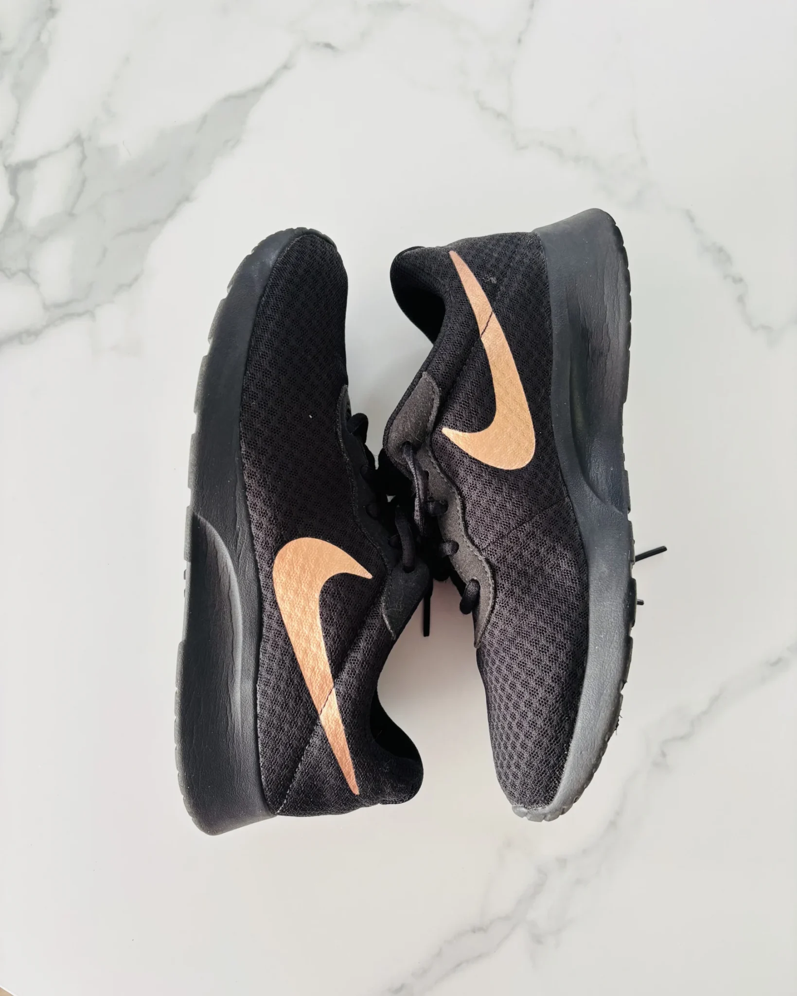 Image for Nike – Black and rose gold trainers