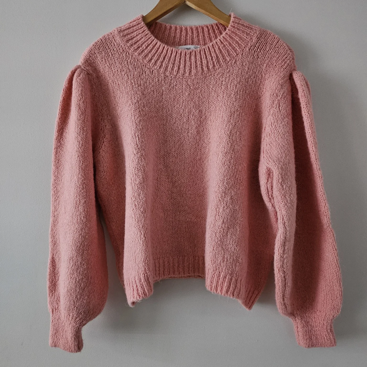 Featured image for Oversized jumper with puffed sleeves