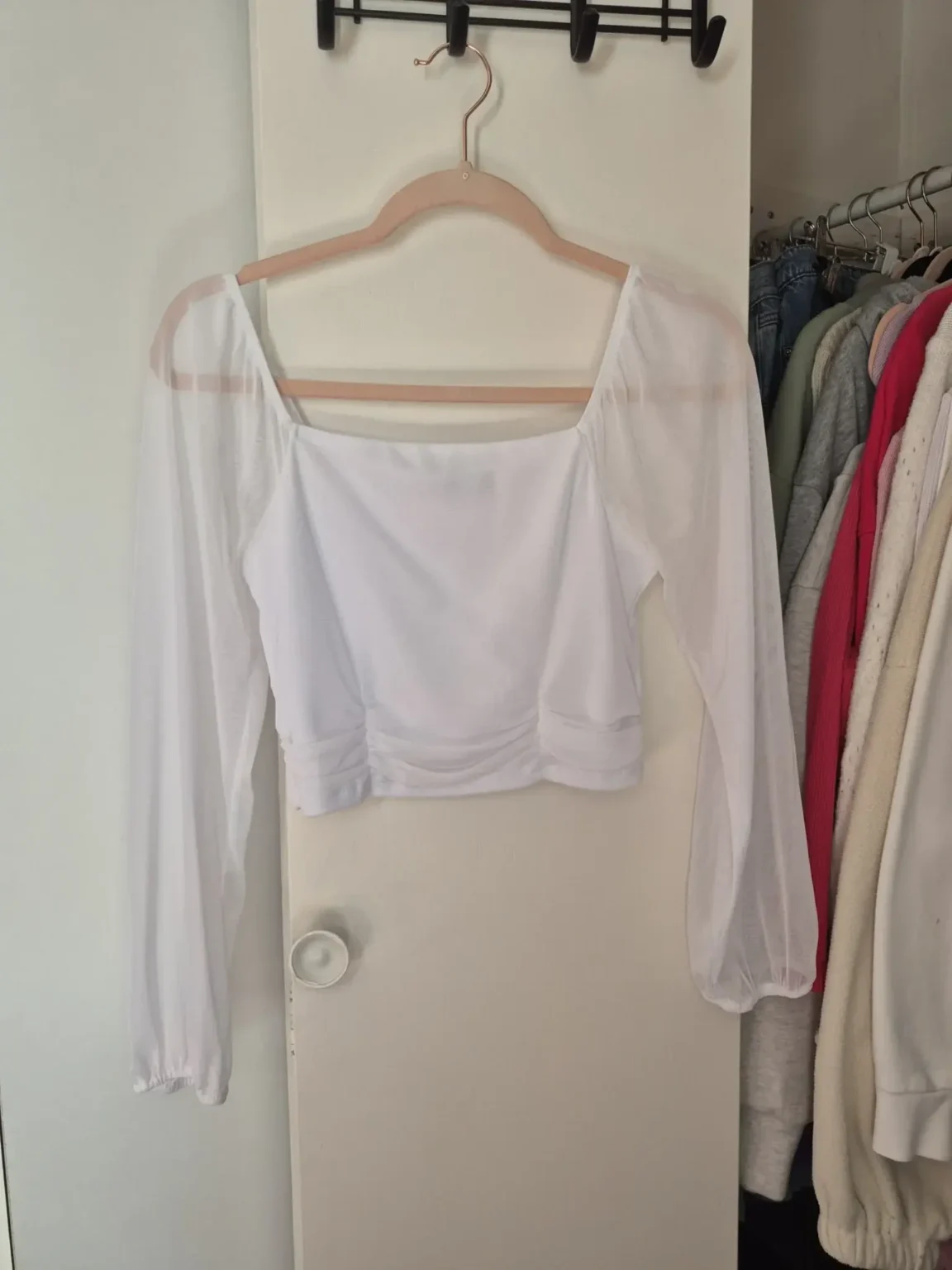 Featured image for Chandail blanc Small Ambiance