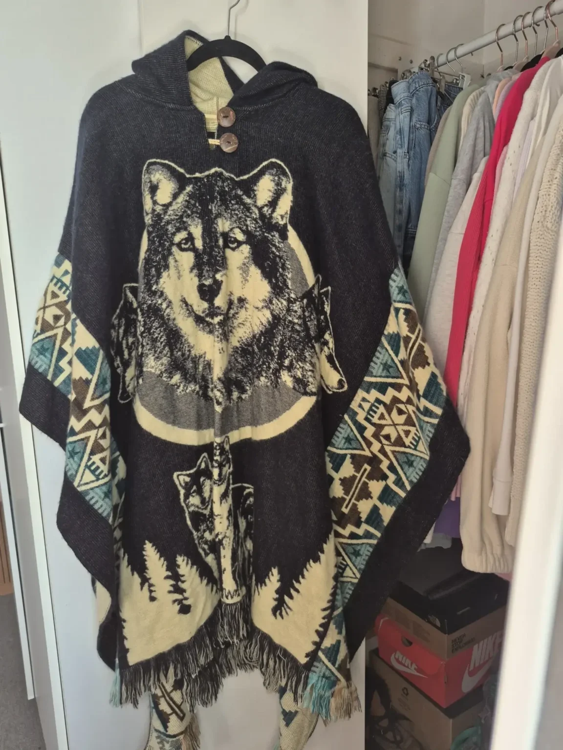 Featured image for Poncho de loup