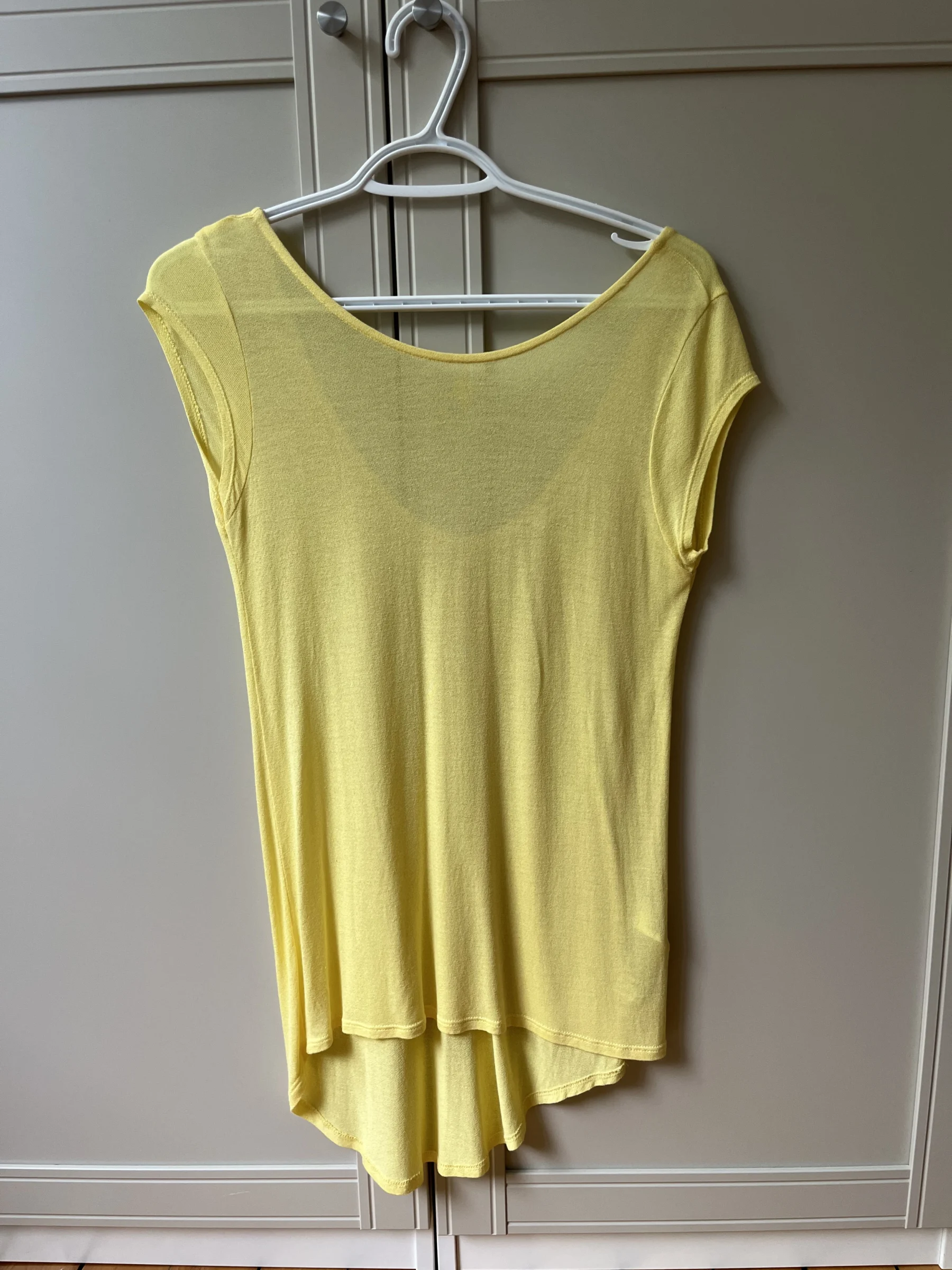 T shirt Zara ouvert dans le dos Zara seconde main