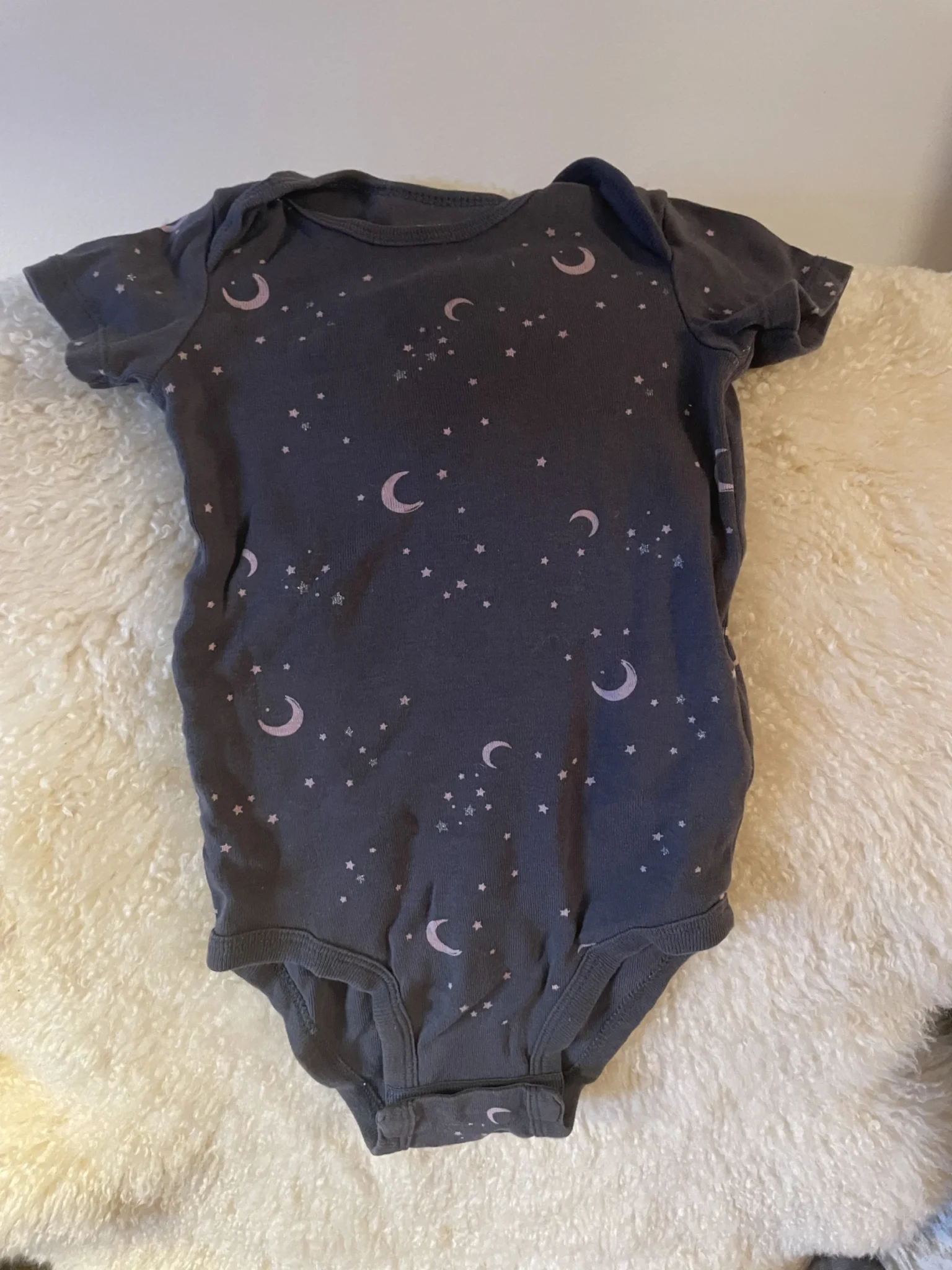Featured image for Cache couche pyjama petit lem imparfait