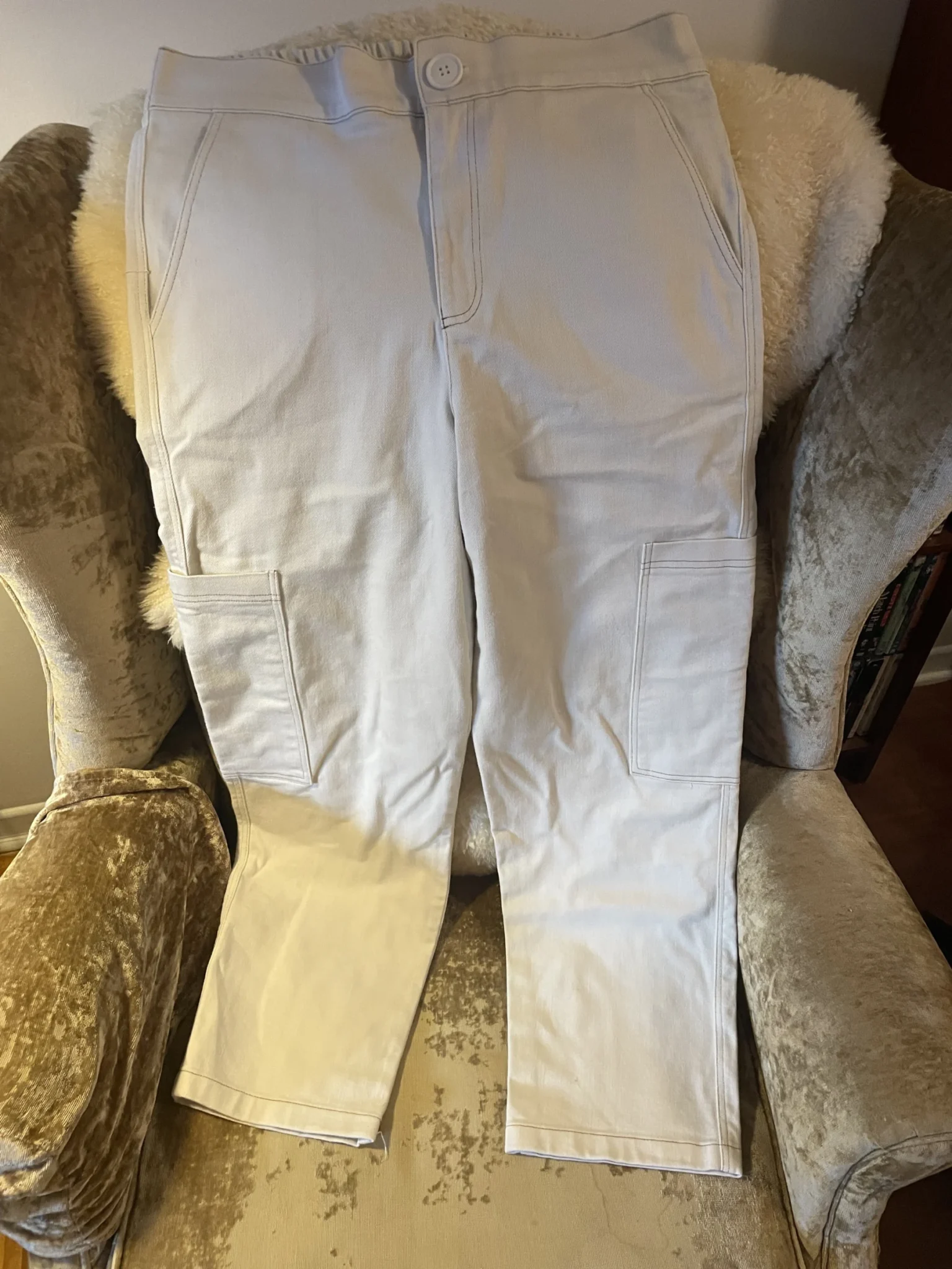 Featured image for Very stylish cargo-style trousers made in Montreal, available in a loose fit